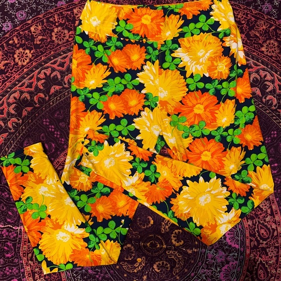 Vibrant Floral Leggings with Four Leaf Clovers - Picture 4 of 5